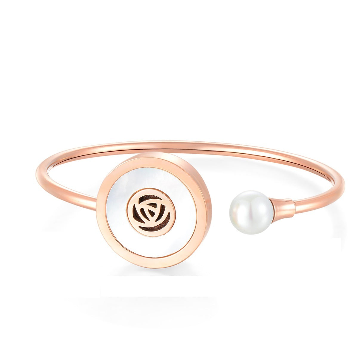 Eleganter Aromaschmuck Armreif in Roségold mit Rosen-Medaillon, Perlmutt und einer Perle auf weißem Hintergrund.
