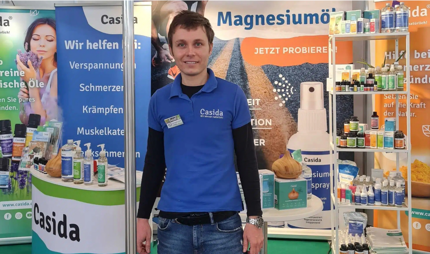 Alexander Helm vor Casida Messestand