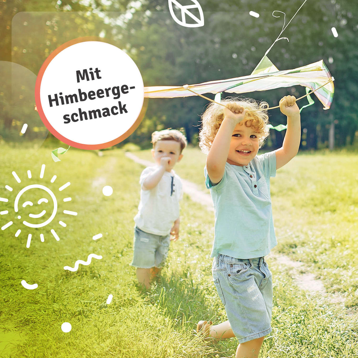 Eisen Tropfen für Kinder in einer bunten Verpackung, mit Vitaminen, auf grünem Hintergrund.