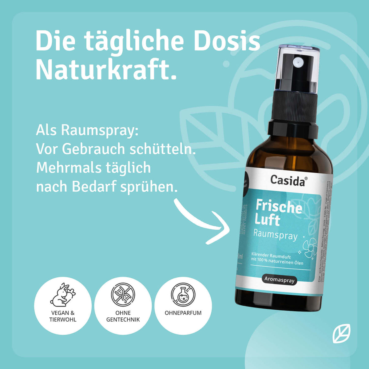 Frische Luft Raumspray in einer braunen Sprühflasche mit grünem Etikett, auf hellblauem Hintergrund.