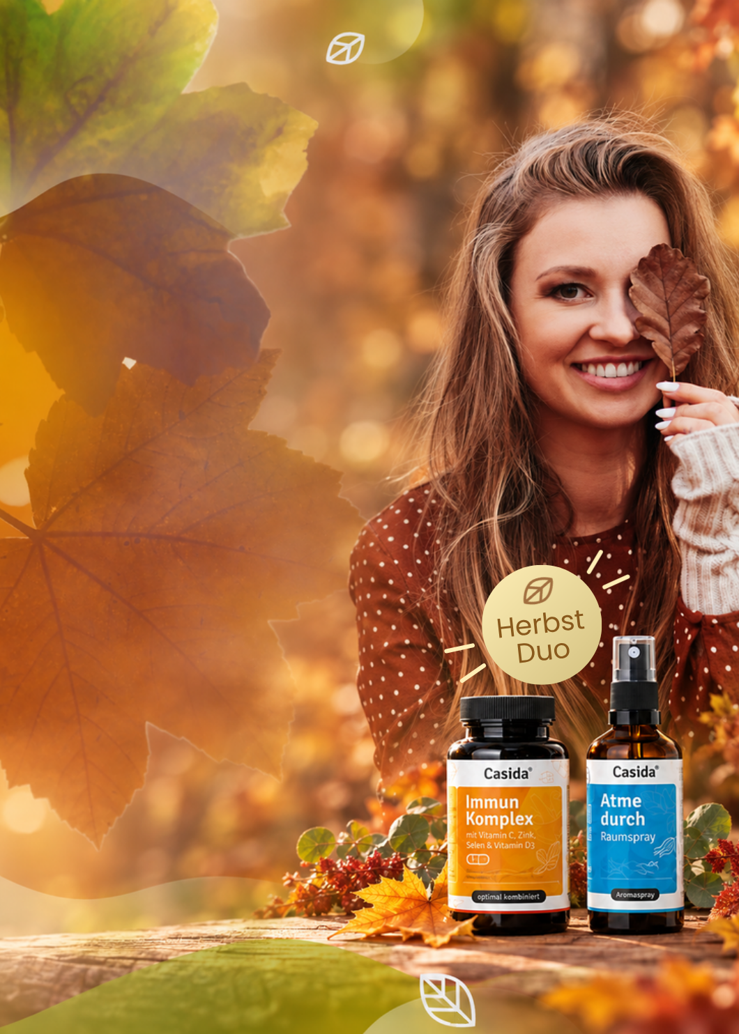 Frau genießt sonnigen Herbsttag mit Casida Immun Komplex und Atme durch Raumspray auf dem Tisch.