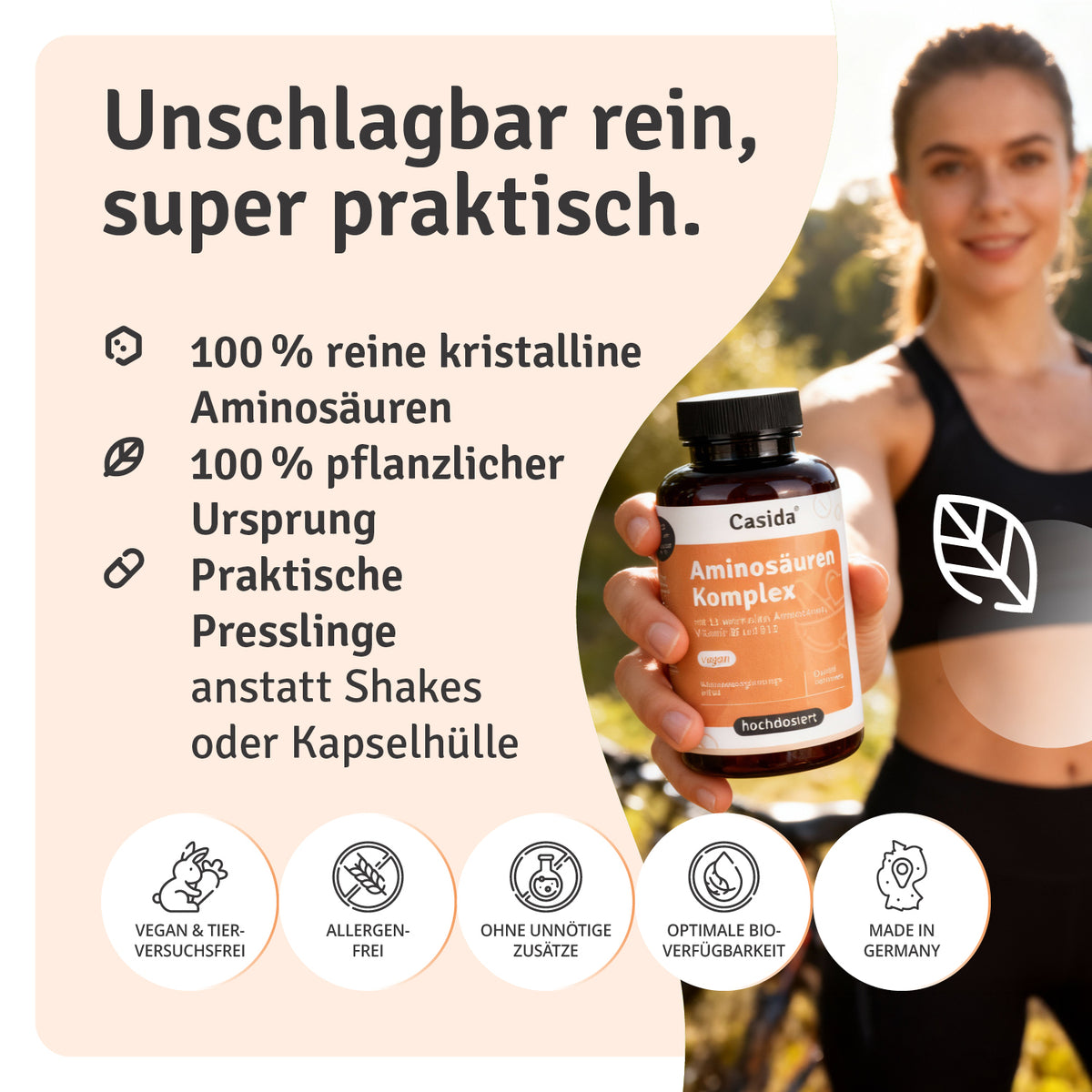 Frau präsentiert Casida Aminosäuren Komplex neben Angaben zur pflanzlichen Zusammensetzung