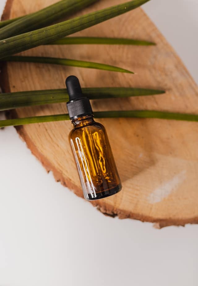 Aromatherapie mit ätherischen Ölen von Casida